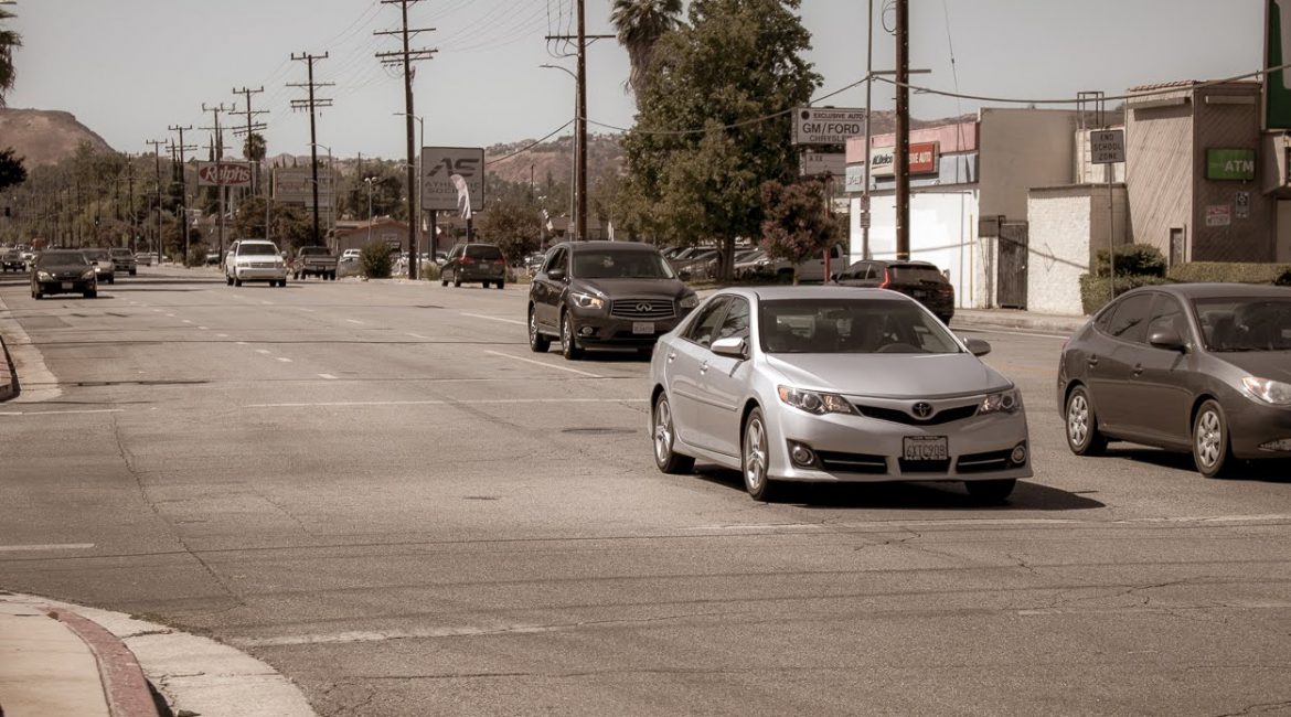 Miami Gardens, FL - One Killed in 2-Car Crash on NE 2nd Ave & 199th St